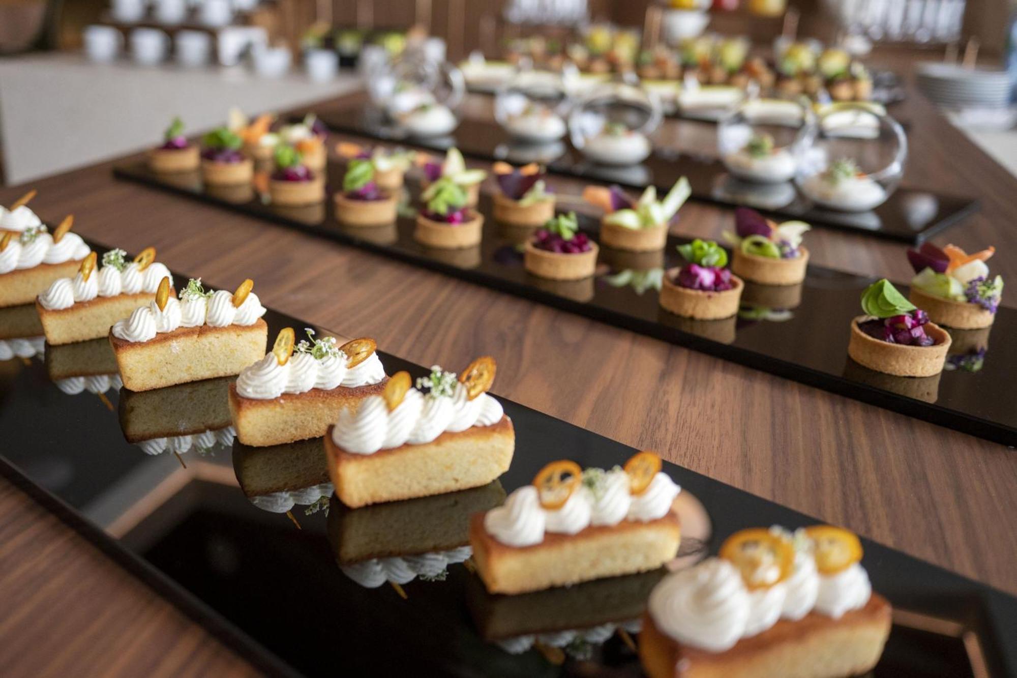 Renaissance Porto Lapa Hotel Exterior photo A selection of desserts