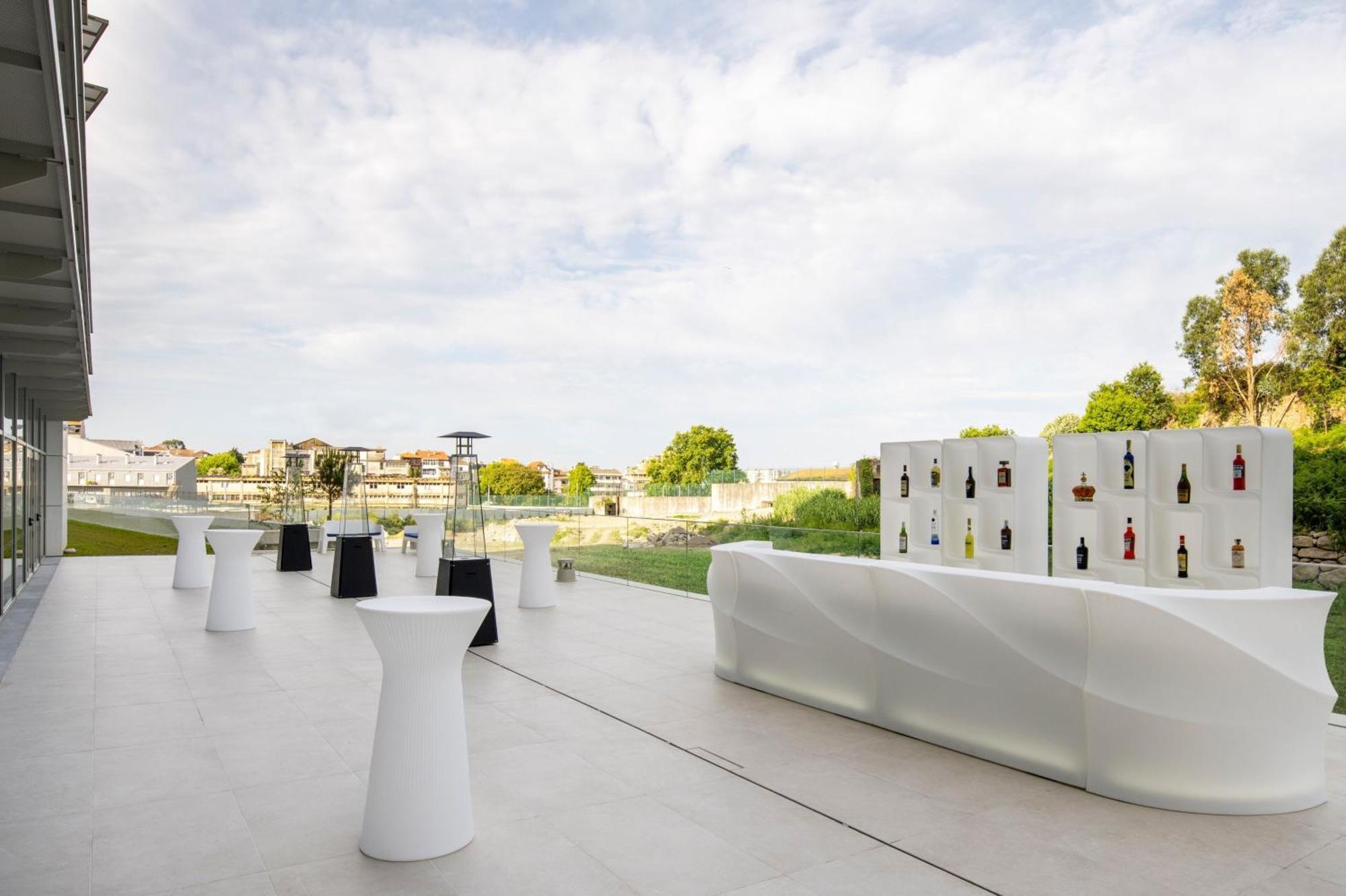 Renaissance Porto Lapa Hotel Exterior photo The terrace