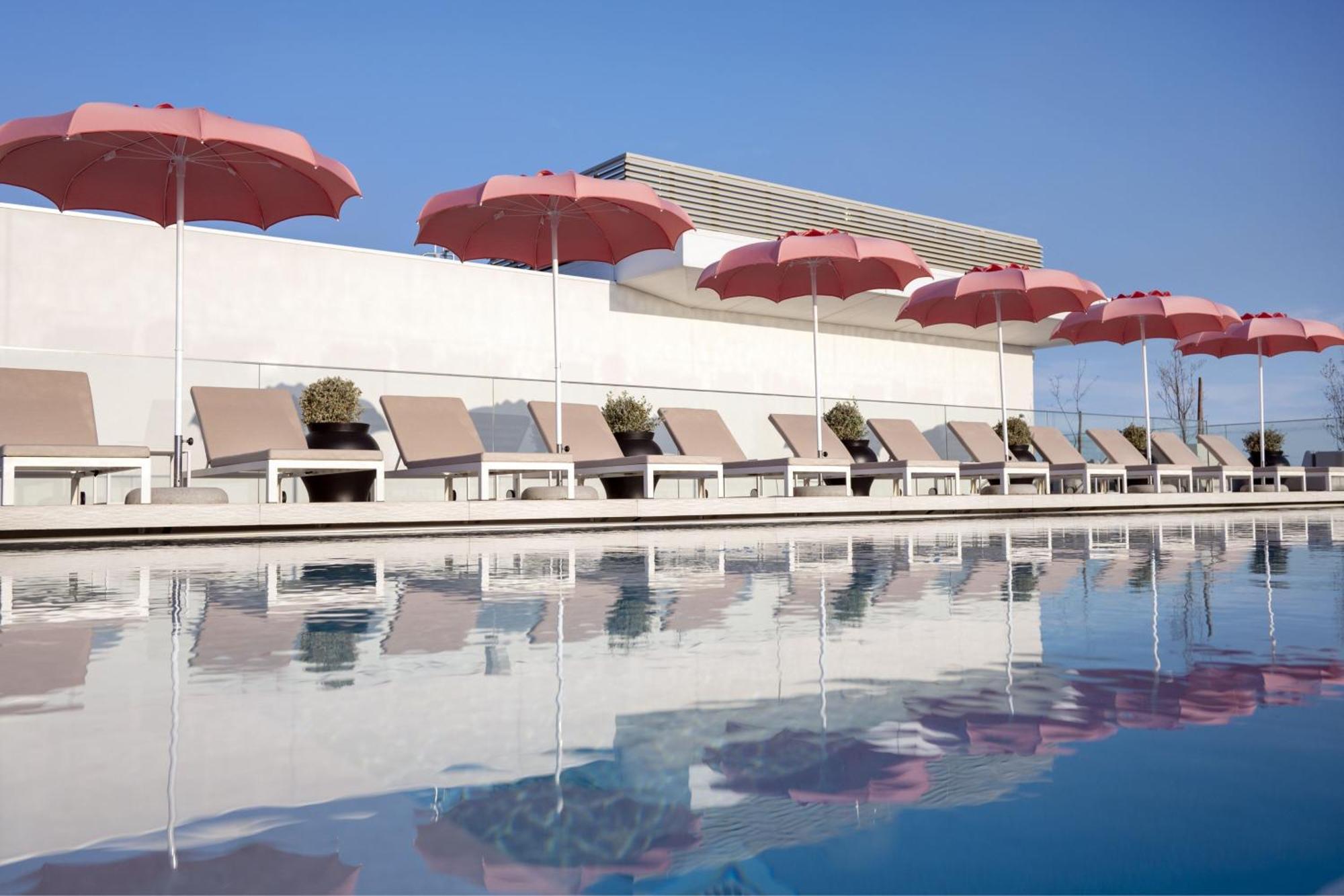 Renaissance Porto Lapa Hotel Exterior photo The pool at the hotel