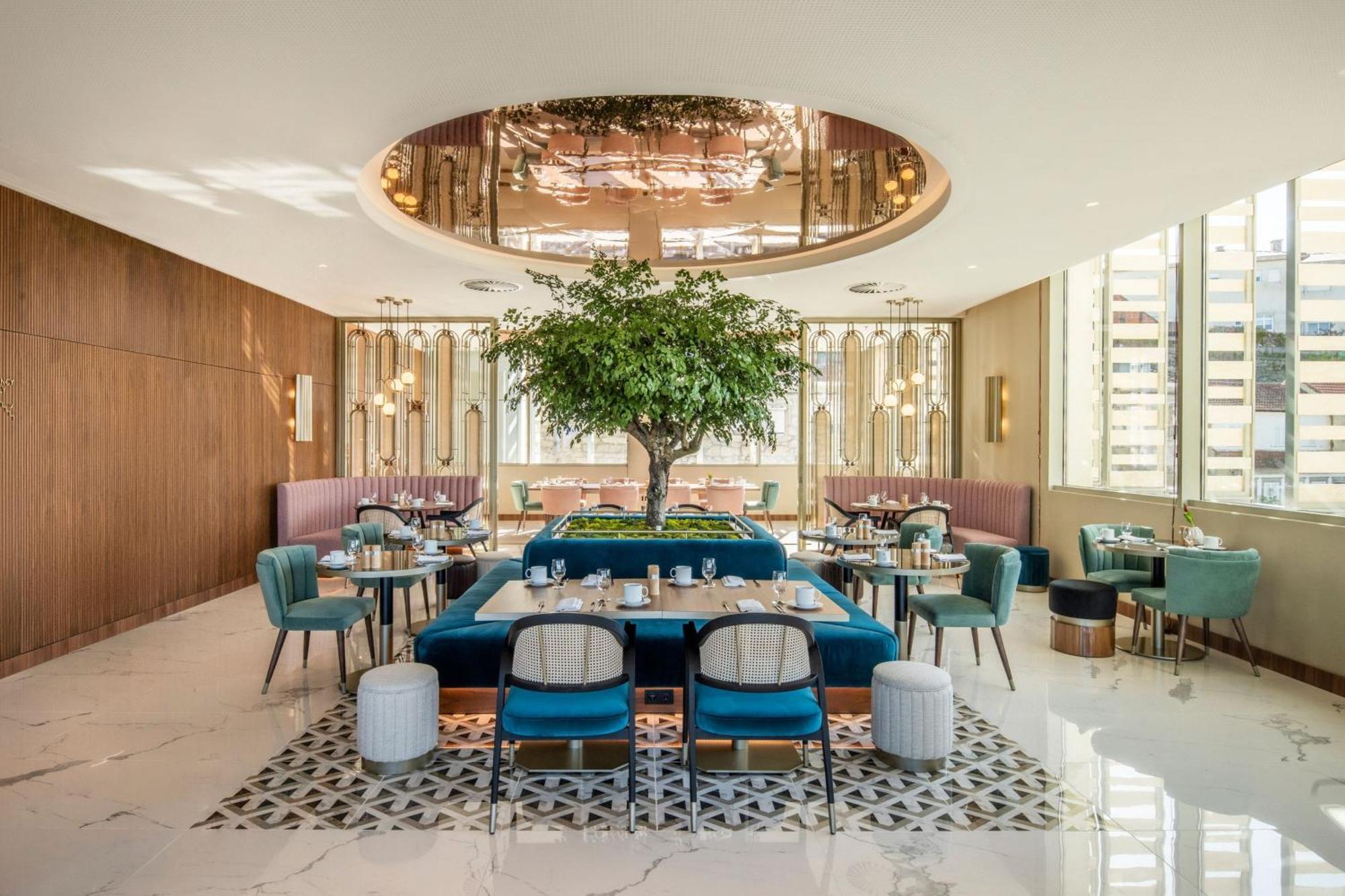 Renaissance Porto Lapa Hotel Exterior photo The restaurant