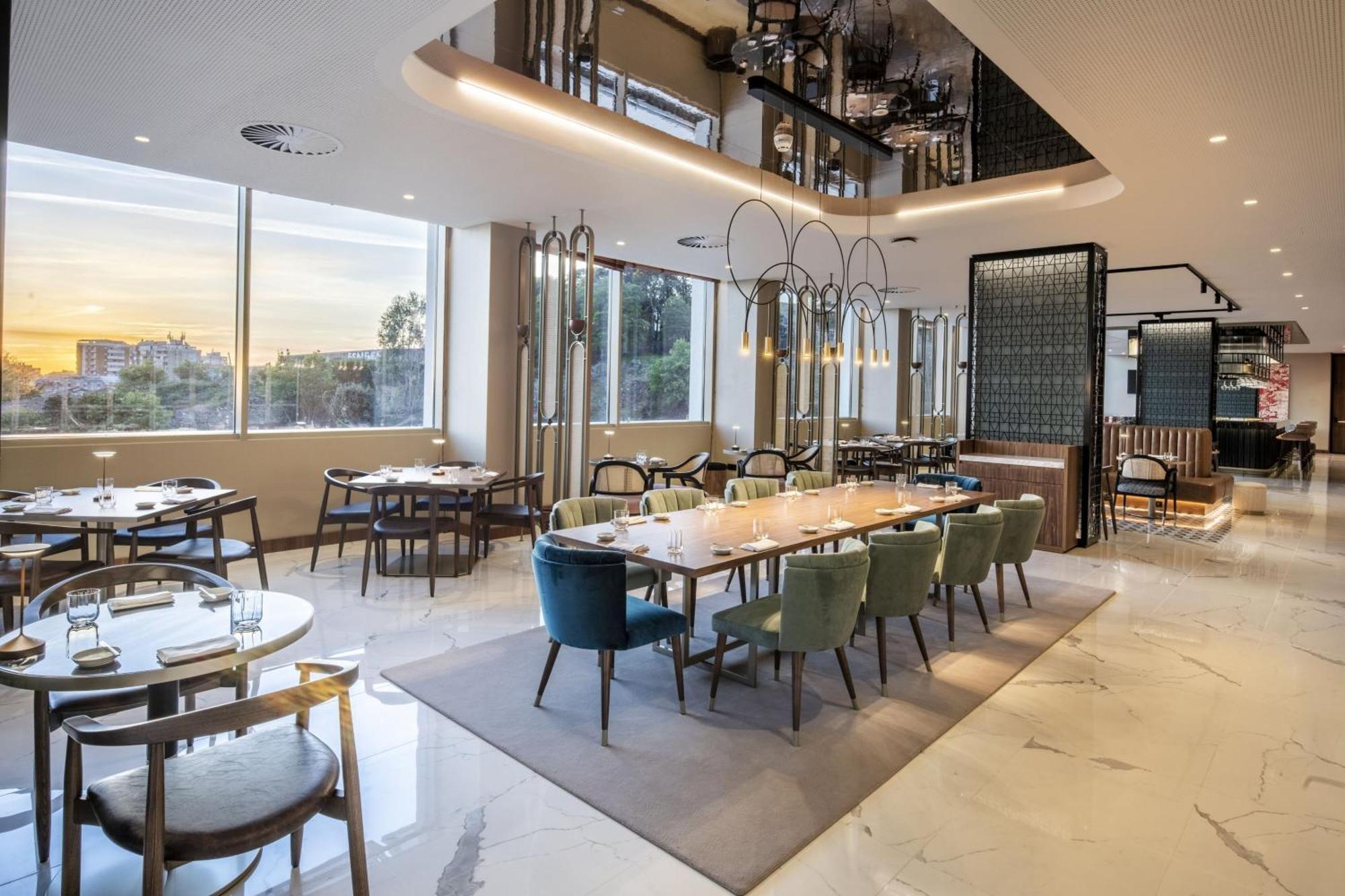 Renaissance Porto Lapa Hotel Exterior photo The restaurant